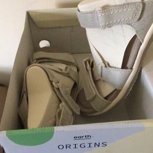 Womens size 10 Earth Origin Sandals